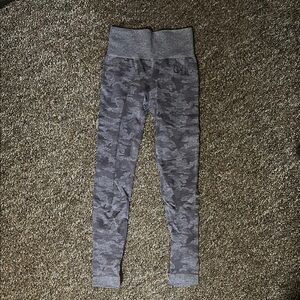 Gymshark Women’s Adapt Camo leggings. Size XS. Lavender color.